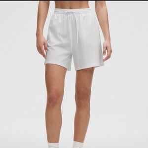 Lululemon Pace Rival High-Rise Short 5” White Size 6 NWT